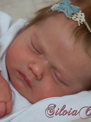 Silvia sleeping Real born